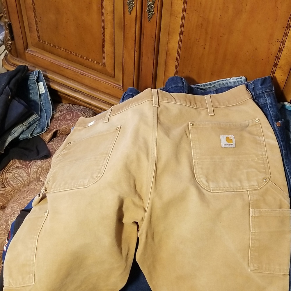 Carhart Work Pants Uninstalled, W/Double Knee. No damage. Has some Stains.
